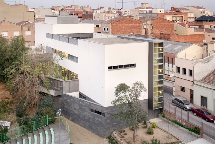 casal de gent gran i oficina de benestar i familia ca n’aurell a terrassa